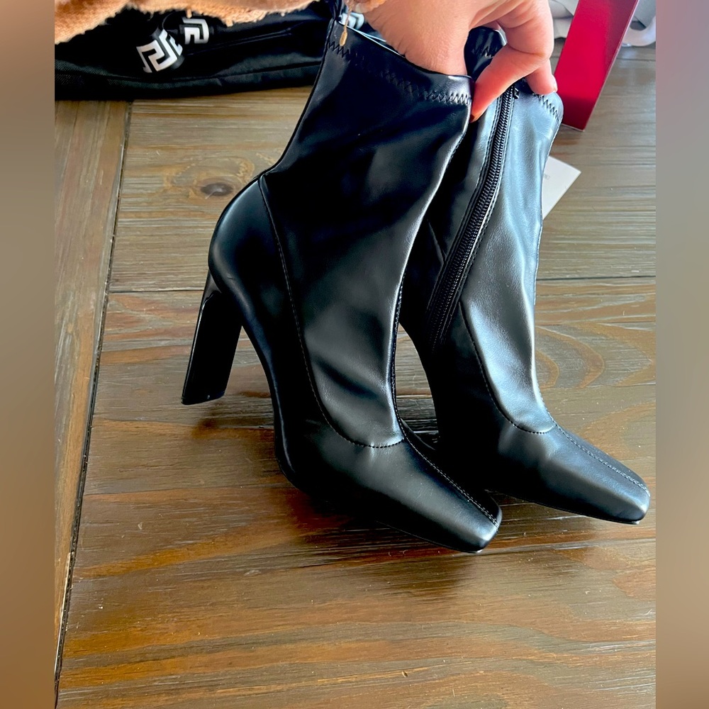 Zara brand new ankle black fitted bootie.